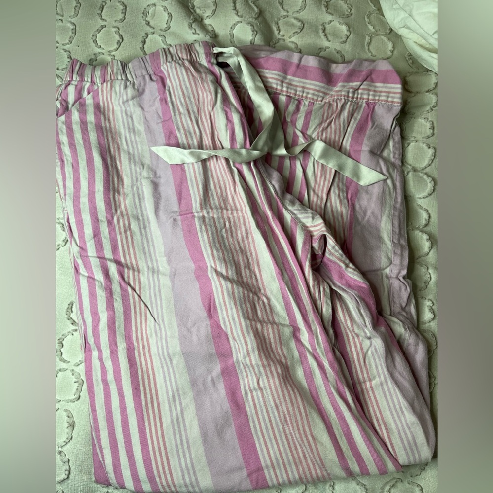 Victoria’s Secret pajama bottoms pink and white